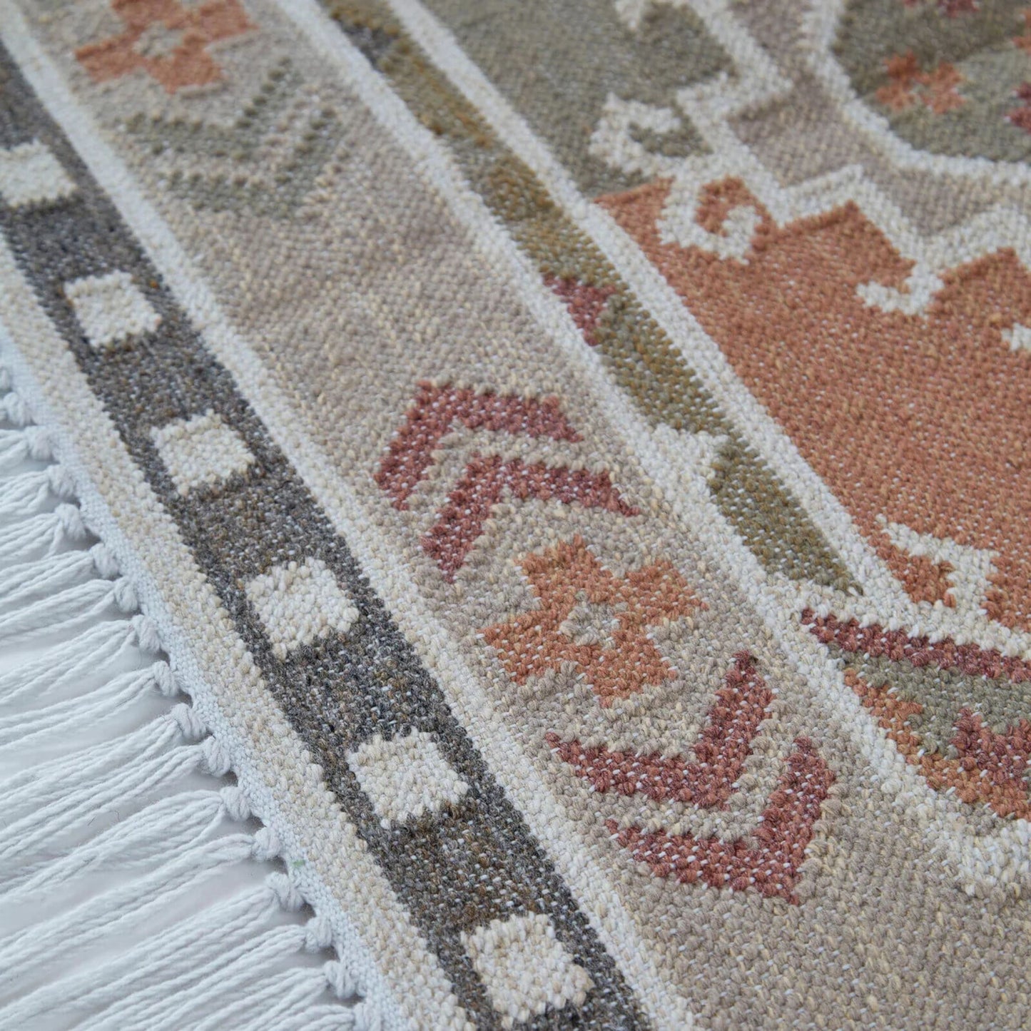 Close-up weave of pink, terracotta and sage Weaver Green outdoor rug