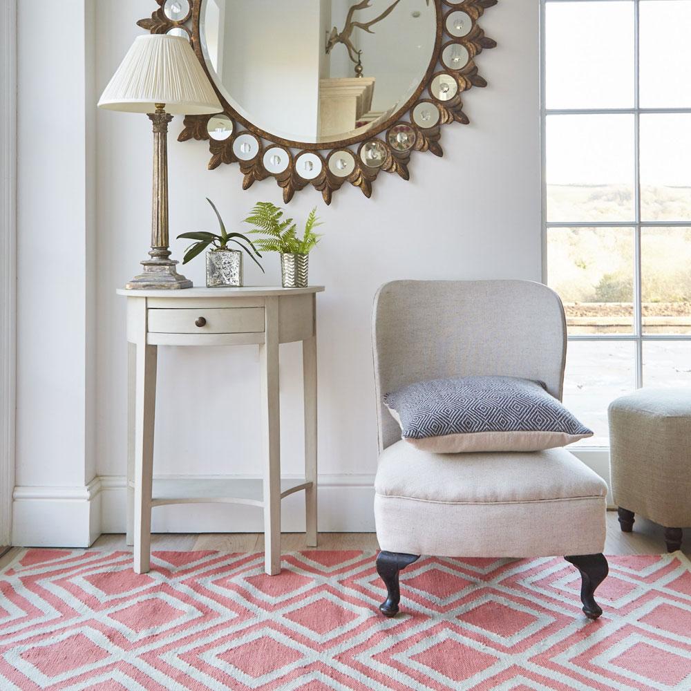 Iris Coral Rug with chair