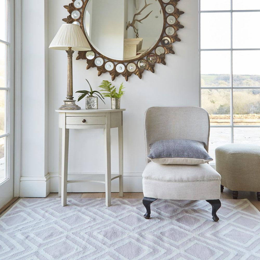 Iris Shell Rug with chair