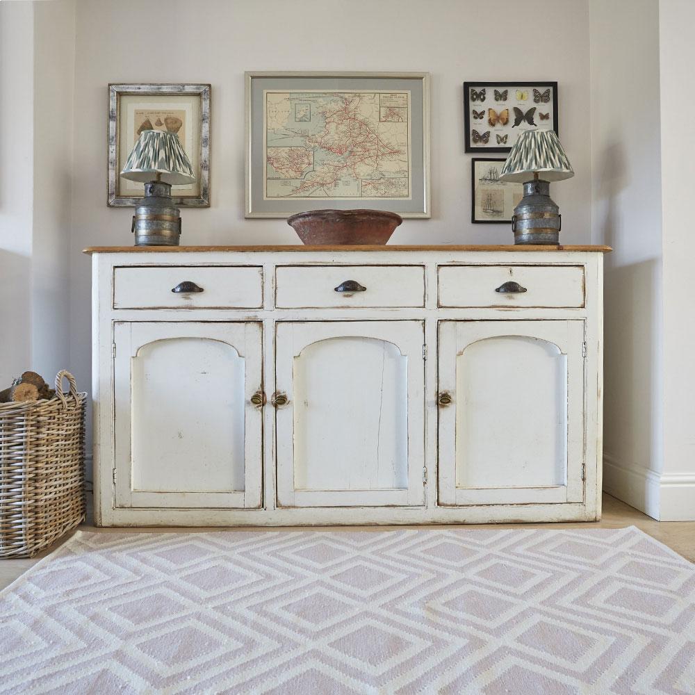 Iris Shell Rug with sideboard